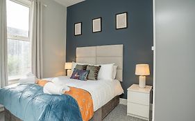 2 Bdr & 1 Bdr Apartments At Queens Uni By Belfast City Breaks